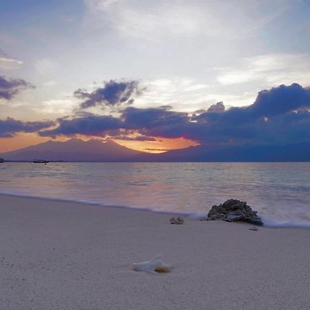 Gili Kama Hotel & Villa กีลีตราวางัน ภายนอก รูปภาพ